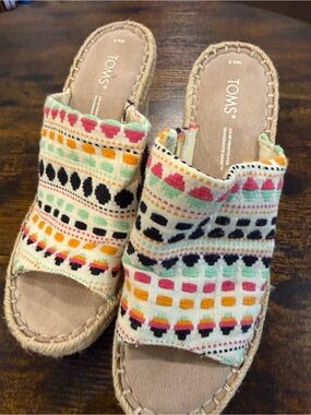 TOMS Embroidered Cream Canvas Slip-On with Mint and Coral Accents
